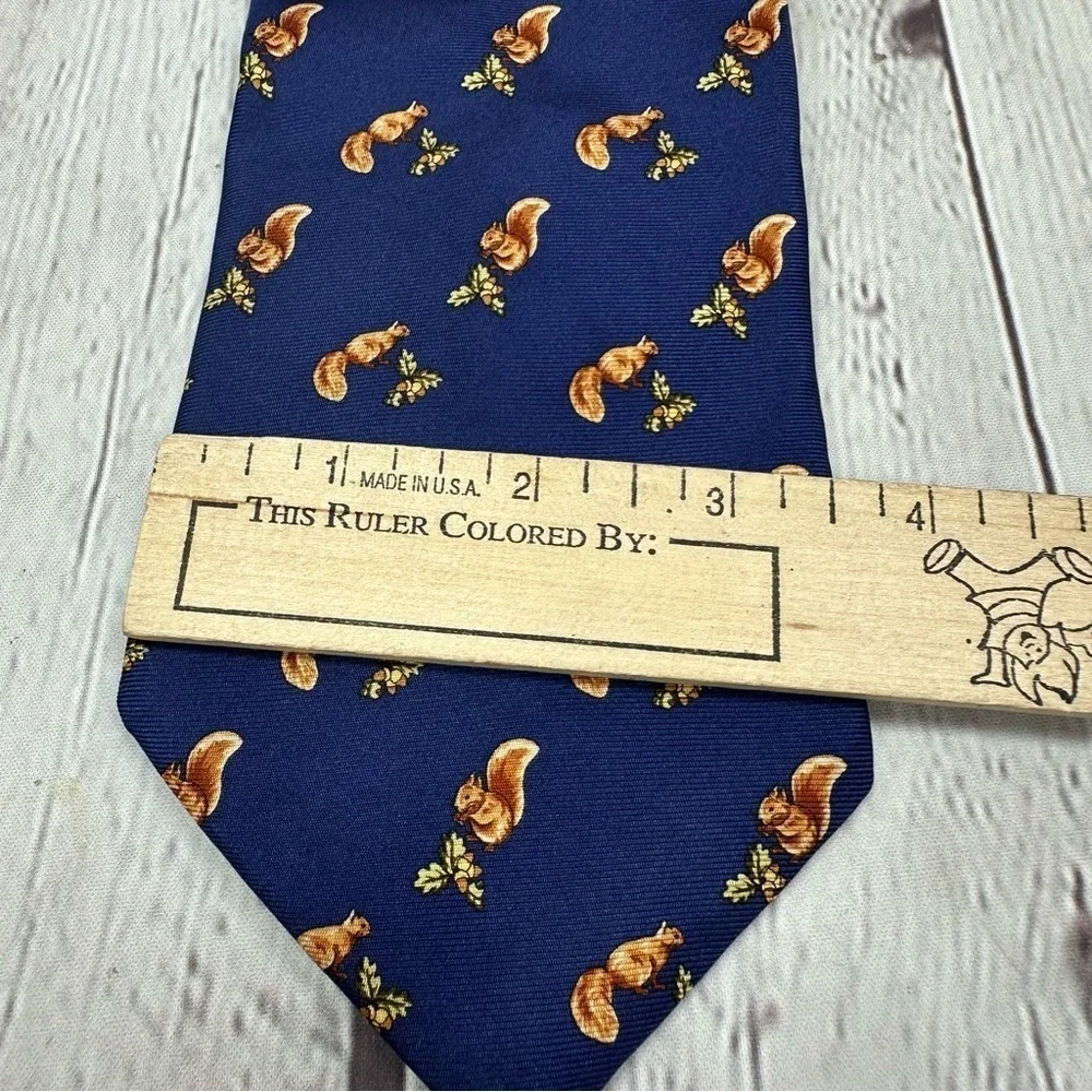 Brooks Brothers makers Blue squirrel acorn all over Patterned silk Tie preppy